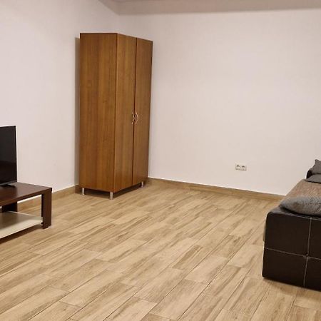 Apartamente Livada Римніку-Вилча Екстер'єр фото