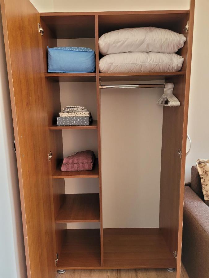 Apartamente Livada Римніку-Вилча Екстер'єр фото
