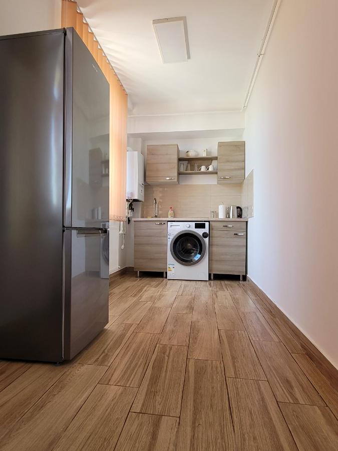 Apartamente Livada Римніку-Вилча Екстер'єр фото