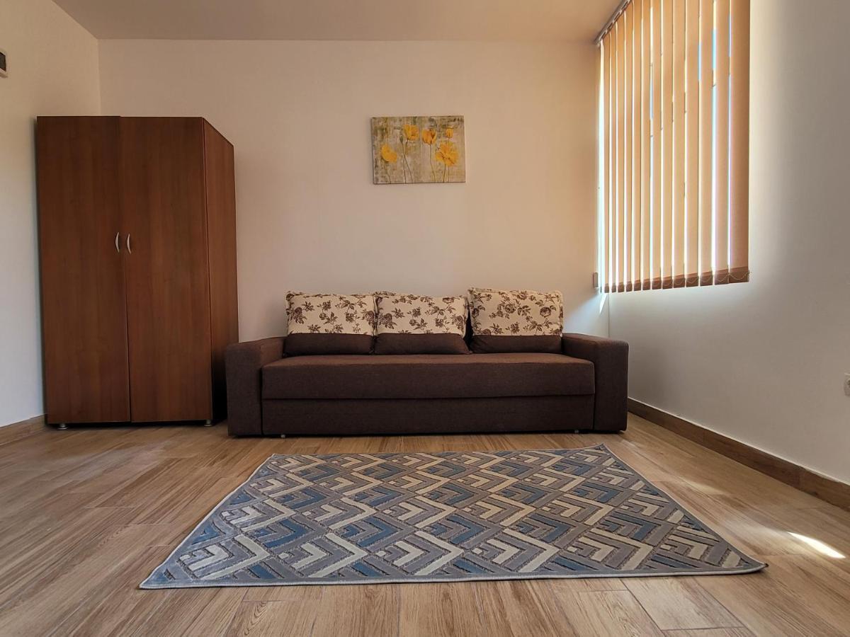 Apartamente Livada Римніку-Вилча Екстер'єр фото
