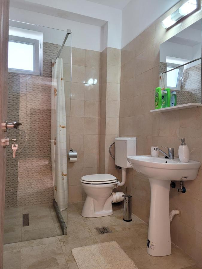 Apartamente Livada Римніку-Вилча Екстер'єр фото