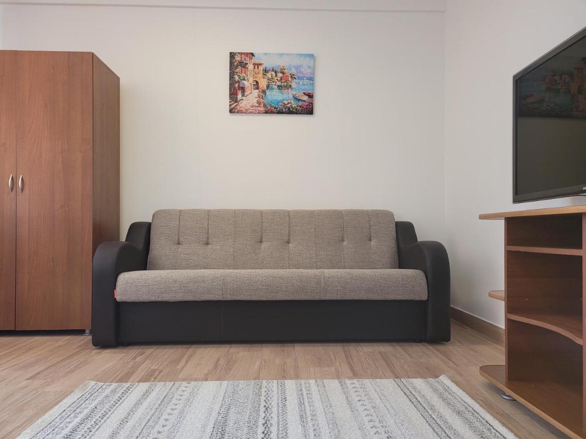 Apartamente Livada Римніку-Вилча Екстер'єр фото