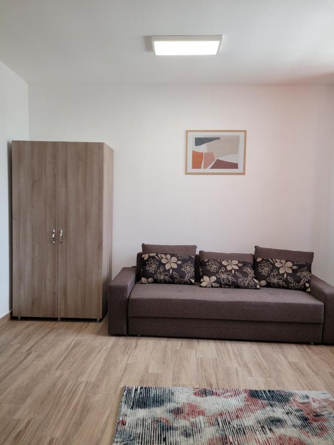 Apartamente Livada Римніку-Вилча Екстер'єр фото