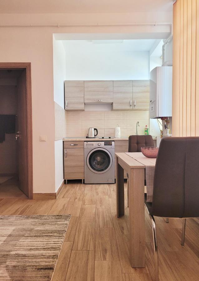 Apartamente Livada Римніку-Вилча Екстер'єр фото