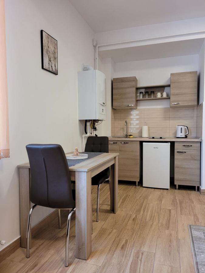 Apartamente Livada Римніку-Вилча Екстер'єр фото