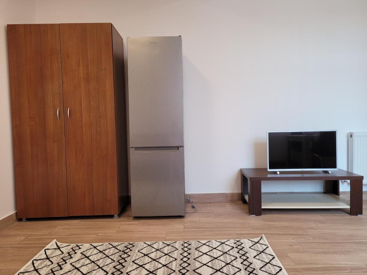 Apartamente Livada Римніку-Вилча Екстер'єр фото