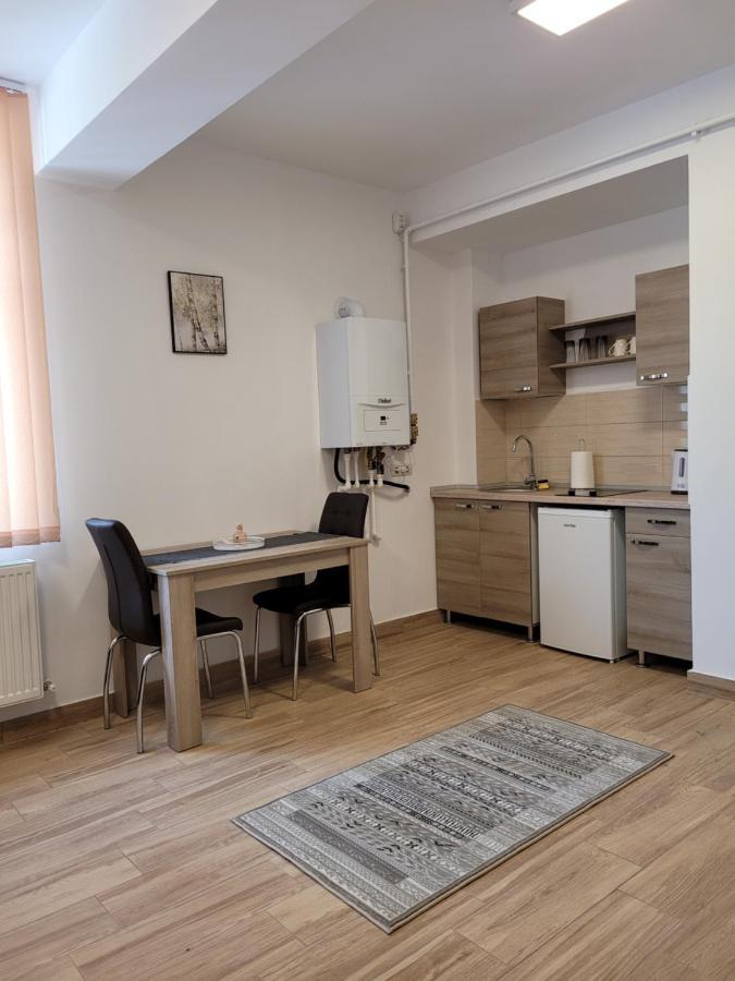 Apartamente Livada Римніку-Вилча Екстер'єр фото
