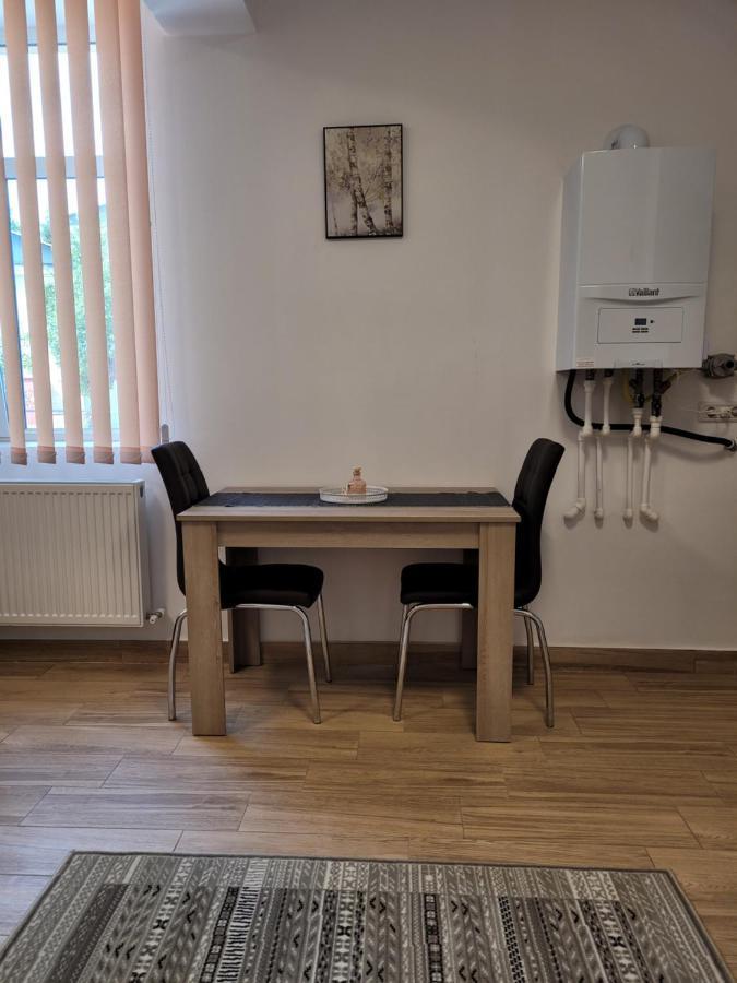 Apartamente Livada Римніку-Вилча Екстер'єр фото
