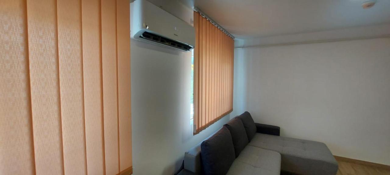 Apartamente Livada Римніку-Вилча Екстер'єр фото