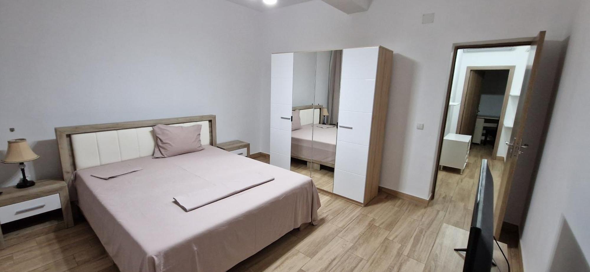 Apartamente Livada Римніку-Вилча Екстер'єр фото